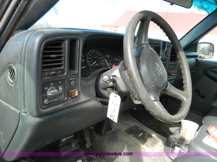 image for item D8831 2002 Chevrolet Silverado 2500HD pickup truck