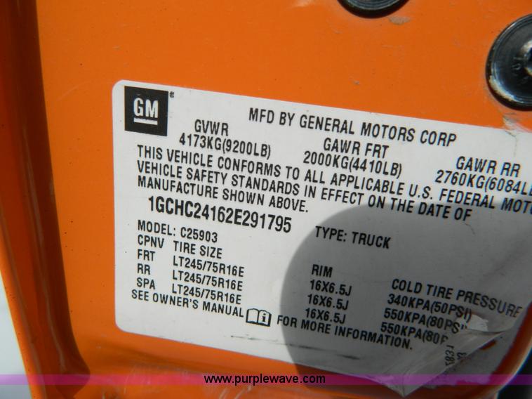 image for item D8831 2002 Chevrolet Silverado 2500HD pickup truck