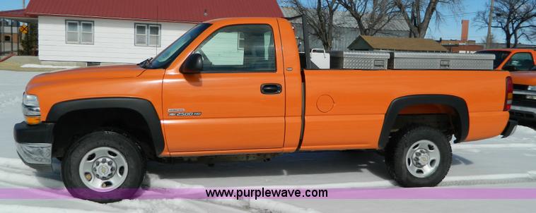 image for item D8832 2002 Chevrolet C2500 pickup truck