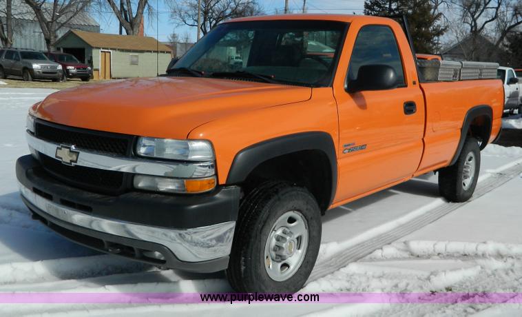 image for item D8832 2002 Chevrolet C2500 pickup truck