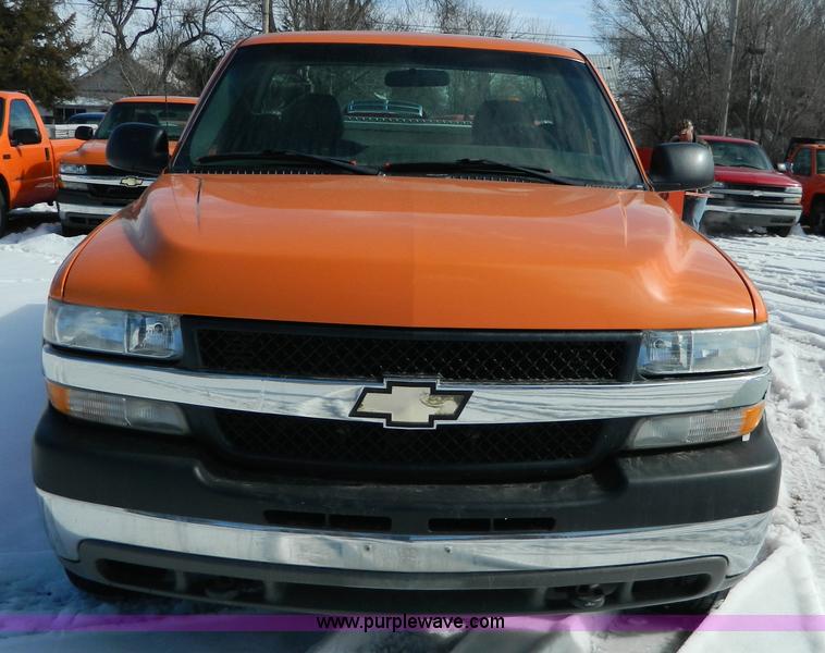 image for item D8832 2002 Chevrolet C2500 pickup truck
