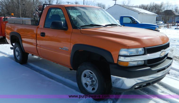 image for item D8832 2002 Chevrolet C2500 pickup truck