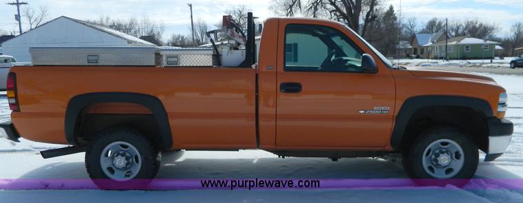 image for item D8832 2002 Chevrolet C2500 pickup truck