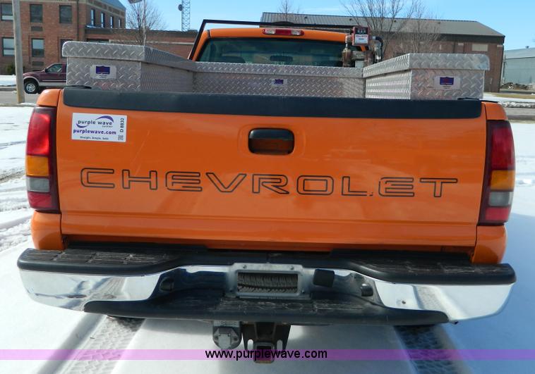 image for item D8832 2002 Chevrolet C2500 pickup truck