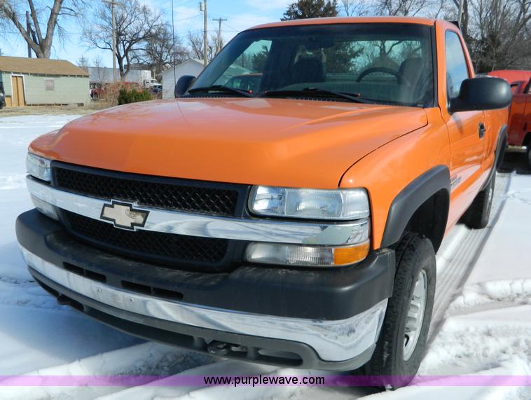 image for item D8832 2002 Chevrolet C2500 pickup truck