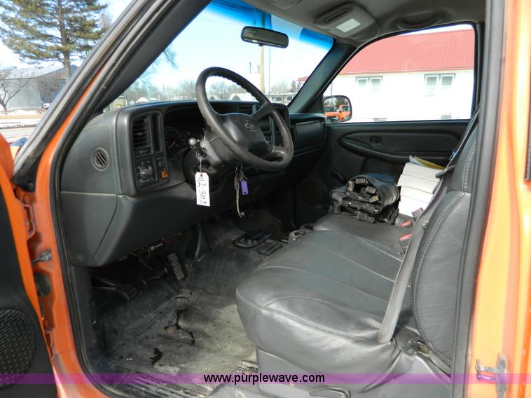 image for item D8832 2002 Chevrolet C2500 pickup truck