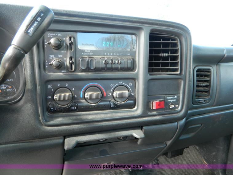 image for item D8832 2002 Chevrolet C2500 pickup truck