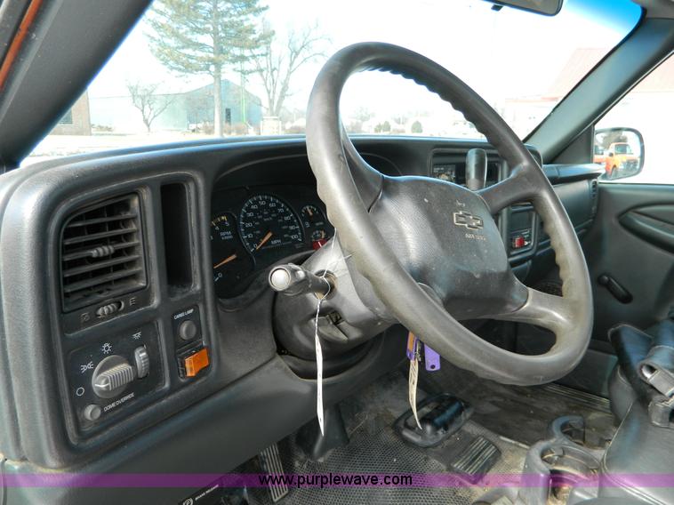 image for item D8832 2002 Chevrolet C2500 pickup truck