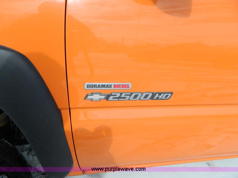 image for item D8832 2002 Chevrolet C2500 pickup truck