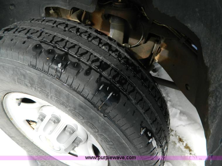 image for item D8832 2002 Chevrolet C2500 pickup truck