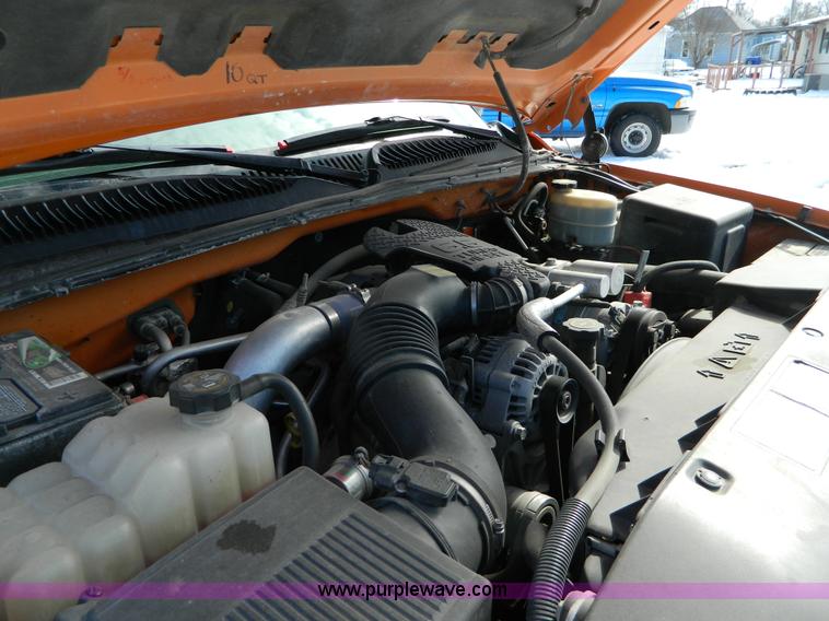 image for item D8832 2002 Chevrolet C2500 pickup truck