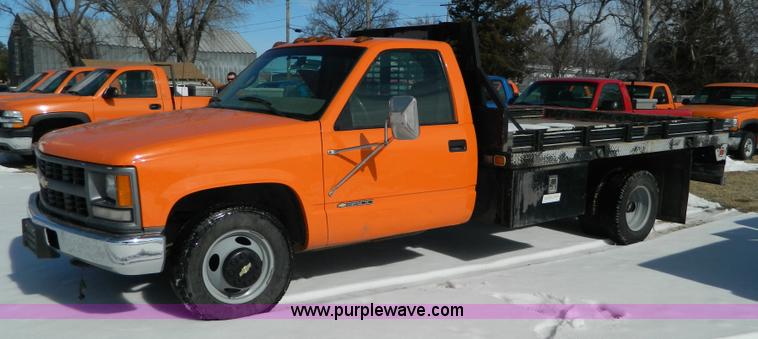 image for item D8833 2000 Chevrolet C3500 LS pickup truck