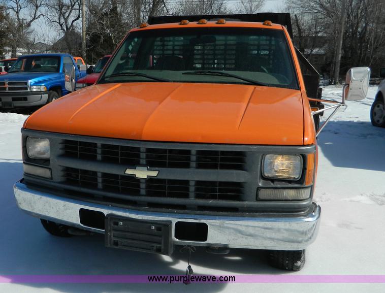 image for item D8833 2000 Chevrolet C3500 LS pickup truck