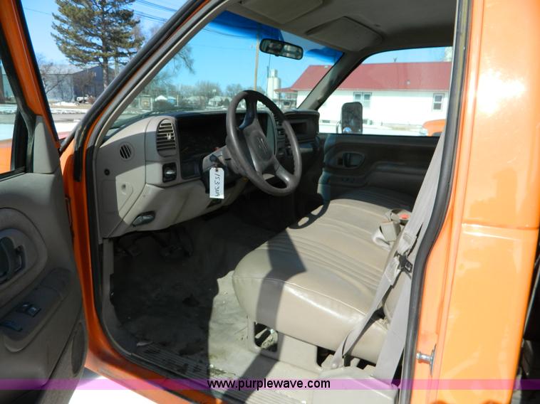 image for item D8833 2000 Chevrolet C3500 LS pickup truck