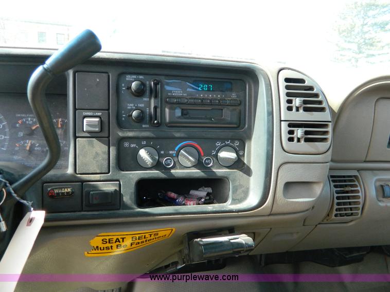 image for item D8833 2000 Chevrolet C3500 LS pickup truck