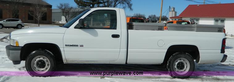 image for item D8834 2001 Dodge Ram 1500 pickup truck