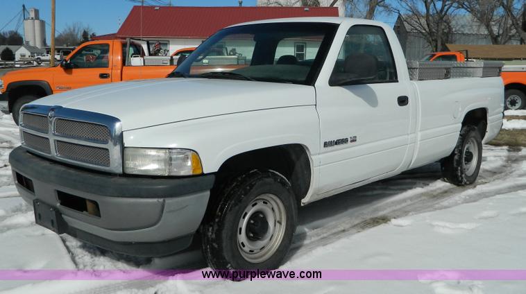 image for item D8834 2001 Dodge Ram 1500 pickup truck