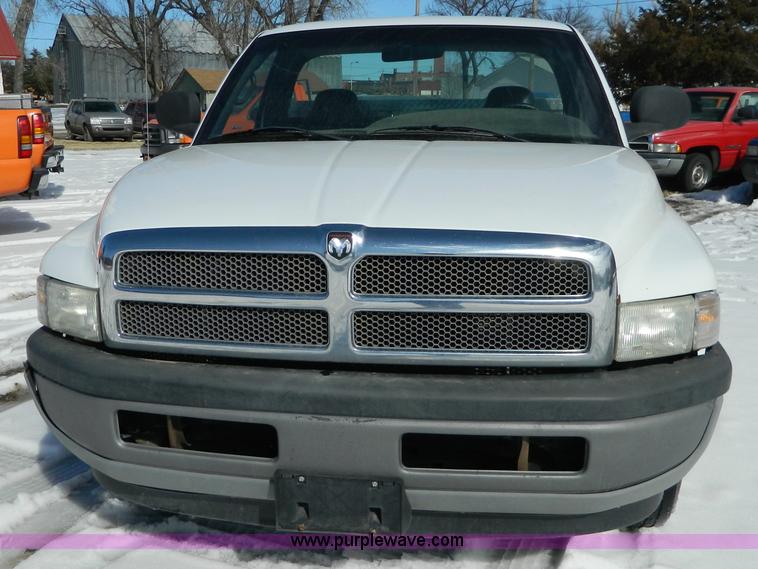 image for item D8834 2001 Dodge Ram 1500 pickup truck