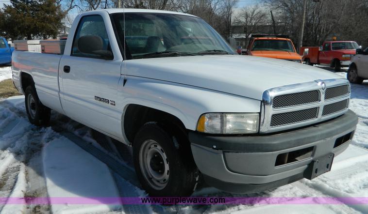 image for item D8834 2001 Dodge Ram 1500 pickup truck