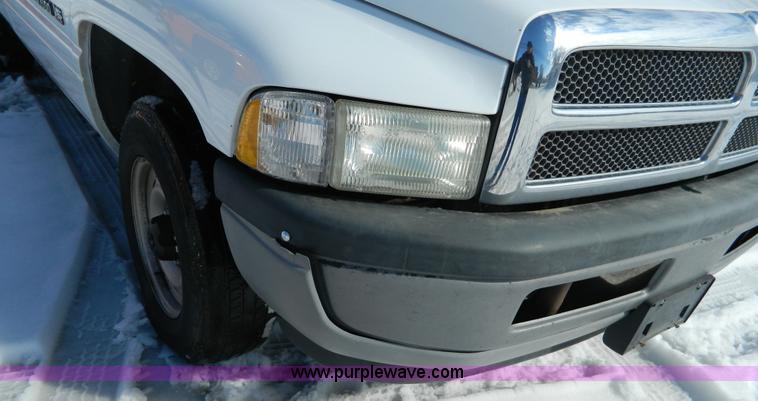 image for item D8834 2001 Dodge Ram 1500 pickup truck