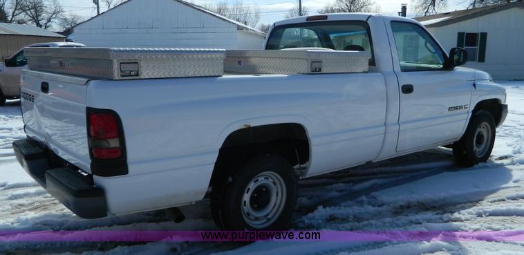image for item D8834 2001 Dodge Ram 1500 pickup truck