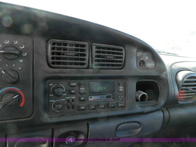 image for item D8834 2001 Dodge Ram 1500 pickup truck