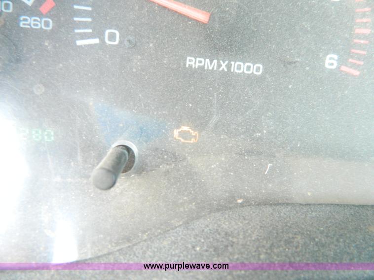 image for item D8834 2001 Dodge Ram 1500 pickup truck