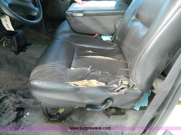 image for item D8834 2001 Dodge Ram 1500 pickup truck