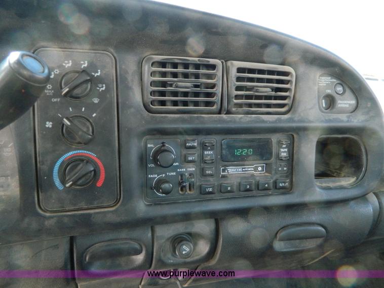 image for item D8835 1999 Dodge Ram 1500 pickup truck