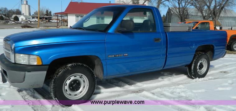 image for item D8836 2001 Dodge Ram 1500 pickup truck