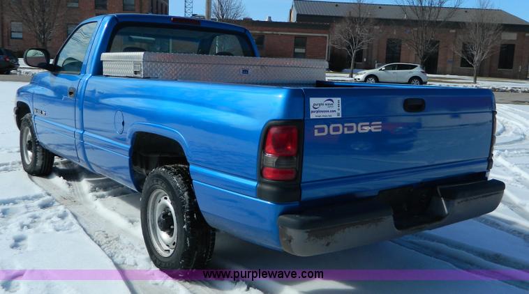 image for item D8836 2001 Dodge Ram 1500 pickup truck