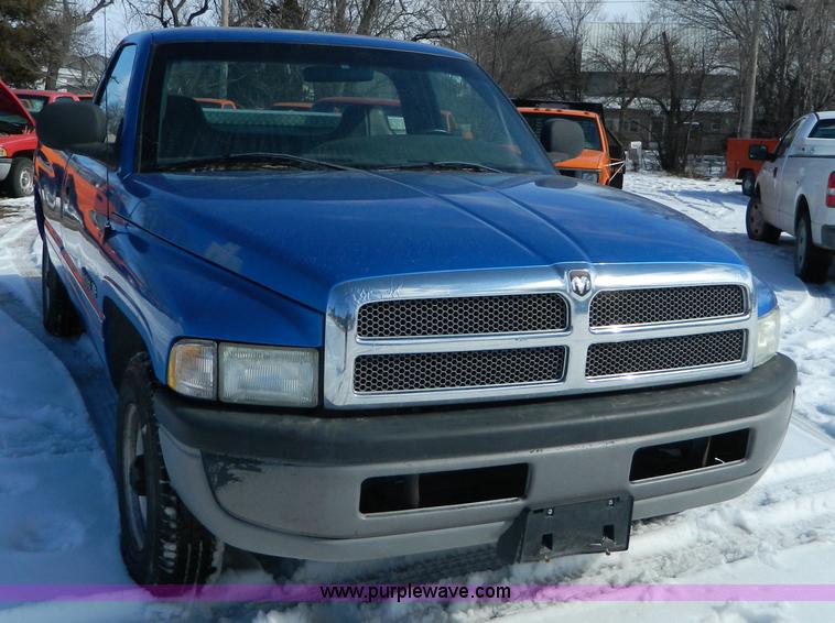 image for item D8836 2001 Dodge Ram 1500 pickup truck