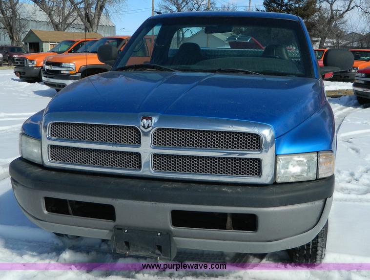 image for item D8836 2001 Dodge Ram 1500 pickup truck