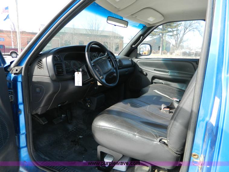 image for item D8836 2001 Dodge Ram 1500 pickup truck