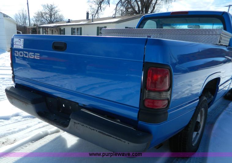 image for item D8836 2001 Dodge Ram 1500 pickup truck