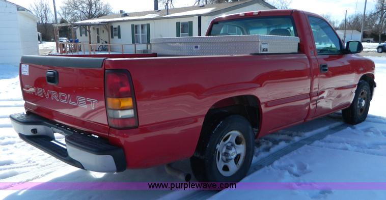 image for item D8837 2002 Chevrolet Silverado 1500 pickup truck