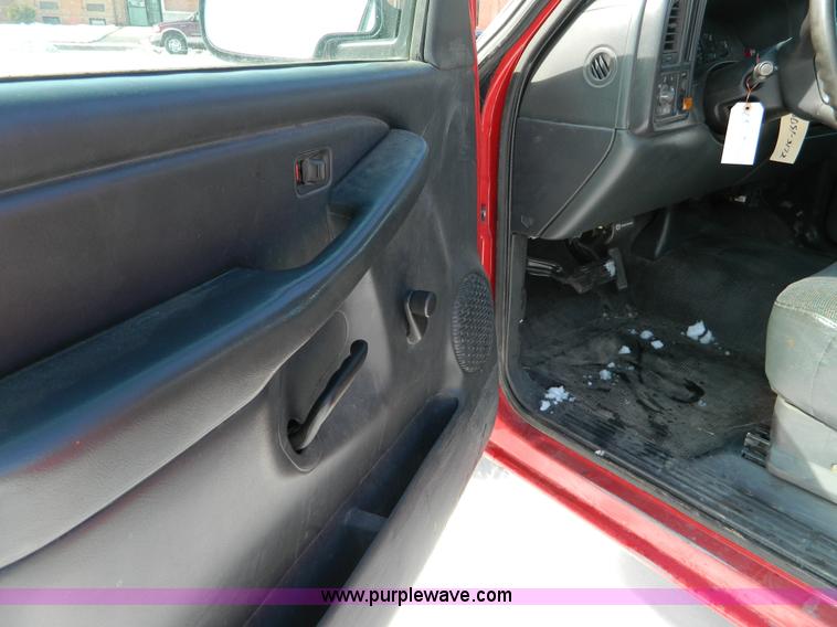 image for item D8837 2002 Chevrolet Silverado 1500 pickup truck