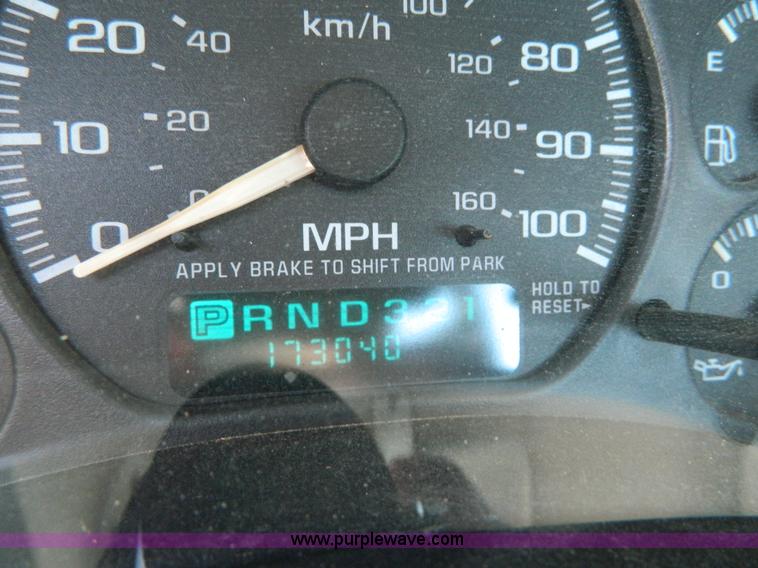image for item D8837 2002 Chevrolet Silverado 1500 pickup truck