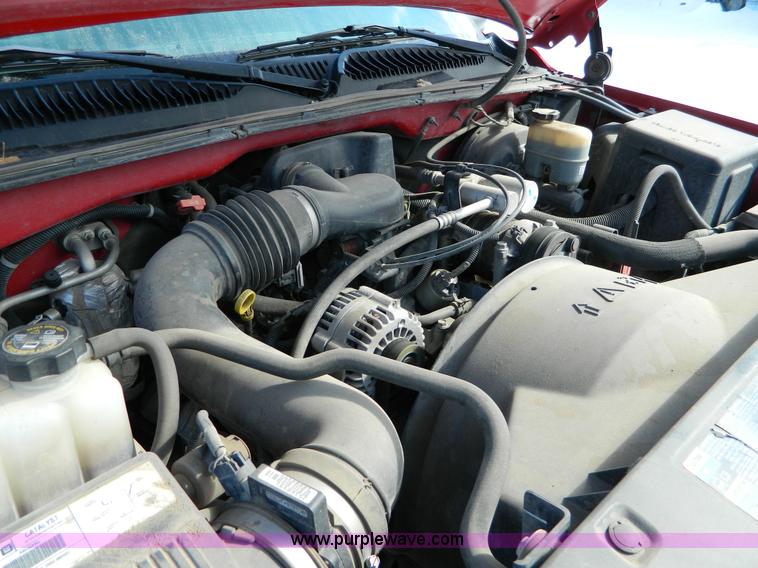 image for item D8837 2002 Chevrolet Silverado 1500 pickup truck