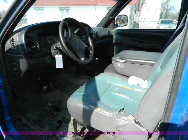 image for item D8838 1999 Dodge Ram 1500 pickup truck