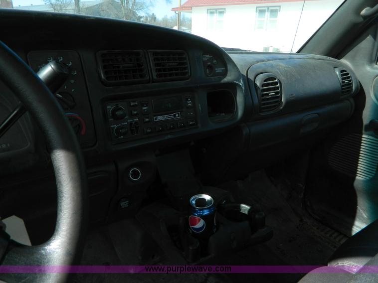image for item D8838 1999 Dodge Ram 1500 pickup truck
