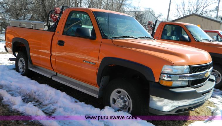 image for item D8839 2002 Chevrolet Silverado 2500HD pickup truck