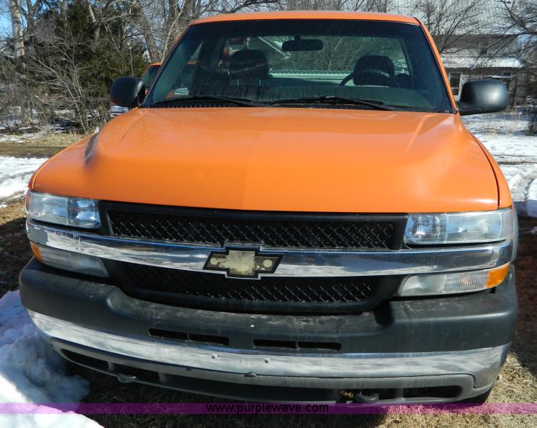 image for item D8839 2002 Chevrolet Silverado 2500HD pickup truck