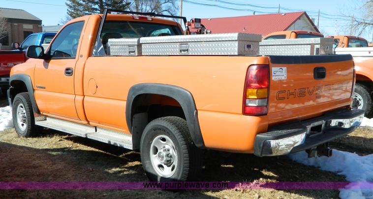 image for item D8839 2002 Chevrolet Silverado 2500HD pickup truck