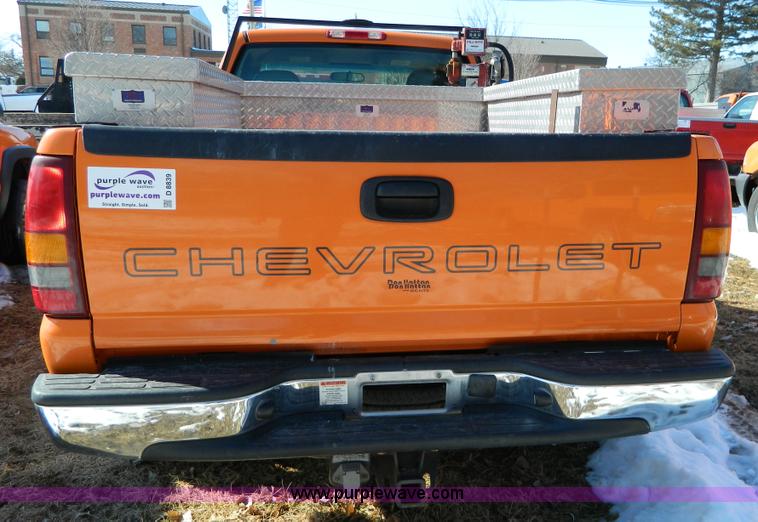 image for item D8839 2002 Chevrolet Silverado 2500HD pickup truck