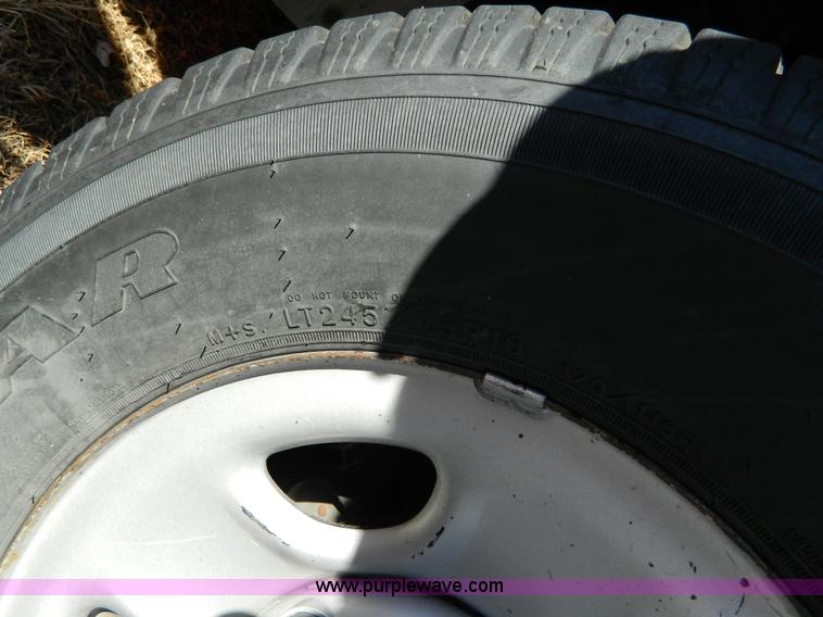 image for item D8839 2002 Chevrolet Silverado 2500HD pickup truck