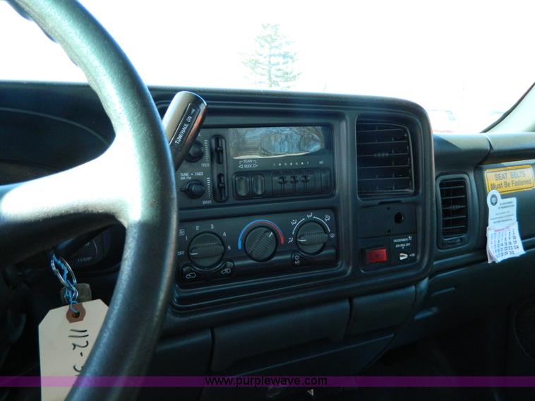 image for item D8839 2002 Chevrolet Silverado 2500HD pickup truck