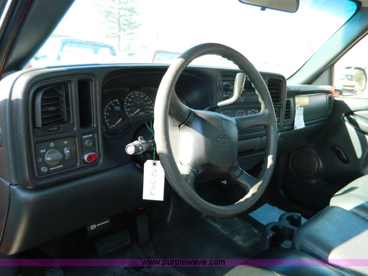 image for item D8839 2002 Chevrolet Silverado 2500HD pickup truck