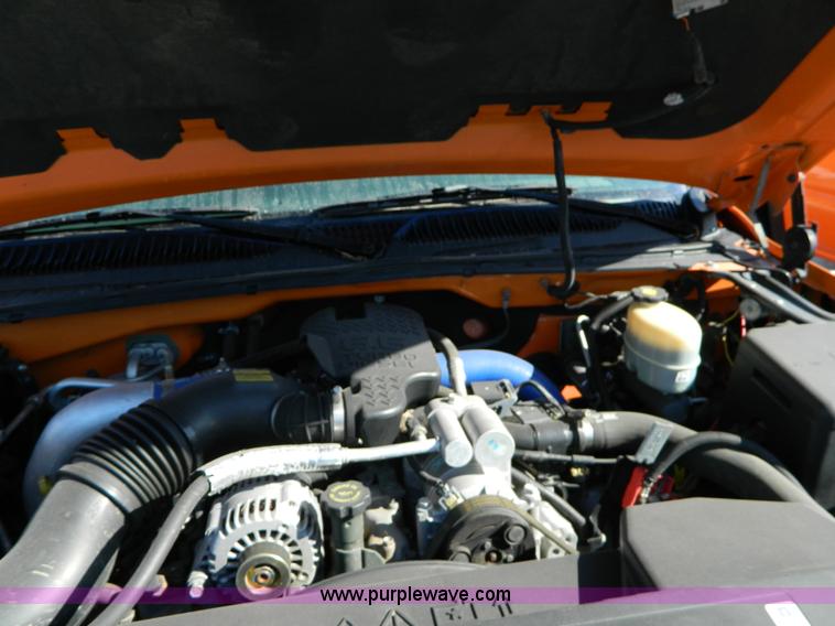 image for item D8839 2002 Chevrolet Silverado 2500HD pickup truck