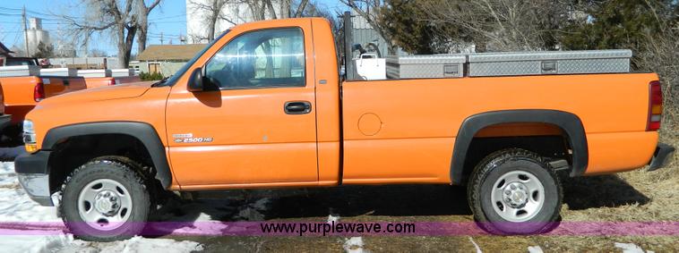 image for item D8840 2002 Chevrolet Silverado 2500 pickup truck
